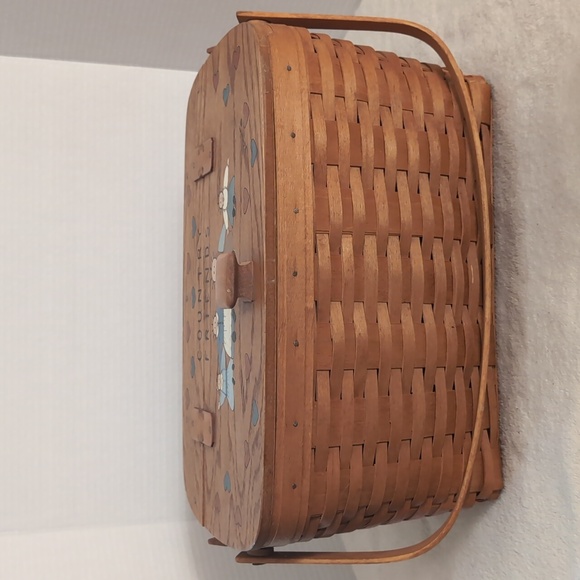 Longaberger Other - RARE VINTAGE 1991 Longaberger large picnic basket with hand painted lid.